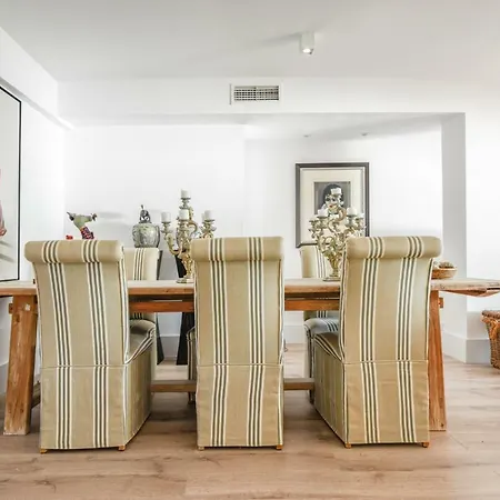 Royal Front Beach Apartment *