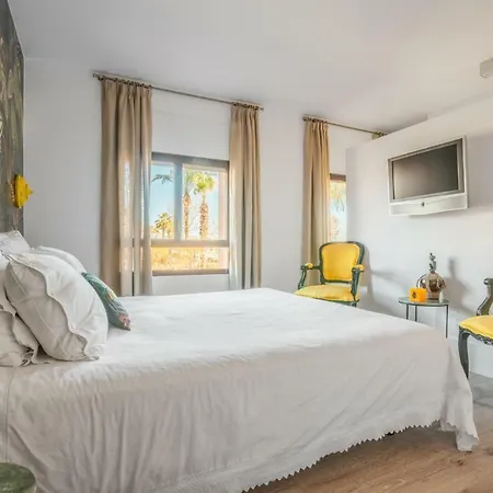 Royal Front Beach Apartment *