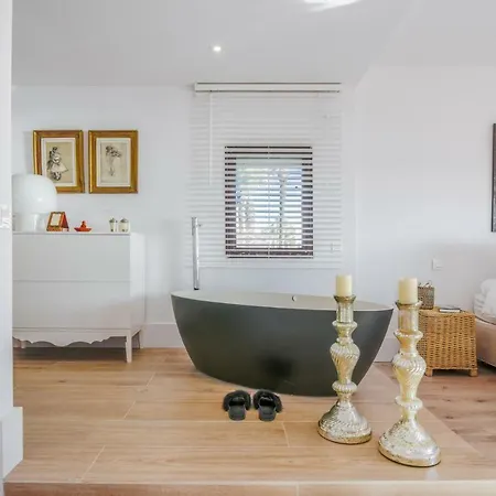 Royal Front Beach Apartment